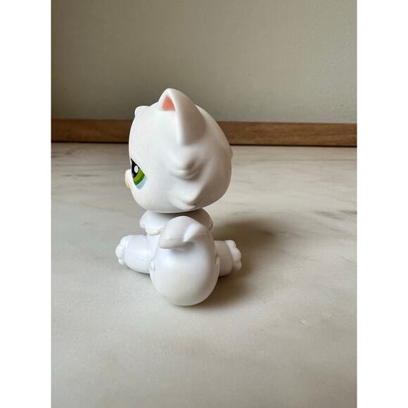 Littlest Pet Shop White Persian Cat #15 G2 LPS Toy Figure Pink Magnet 2004 - Picture 2 of 5